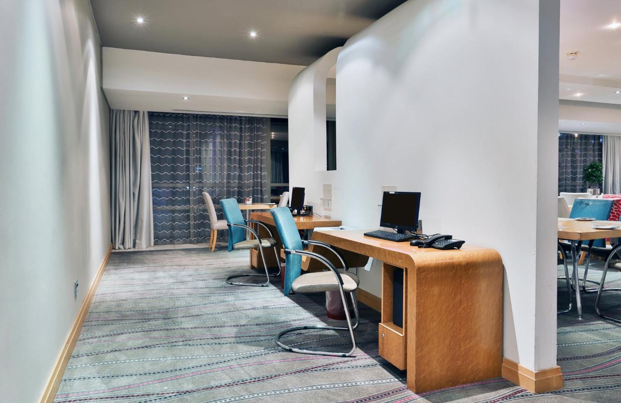 Holiday Inn Express Durban - Umhlanga By Ihg Exterior photo