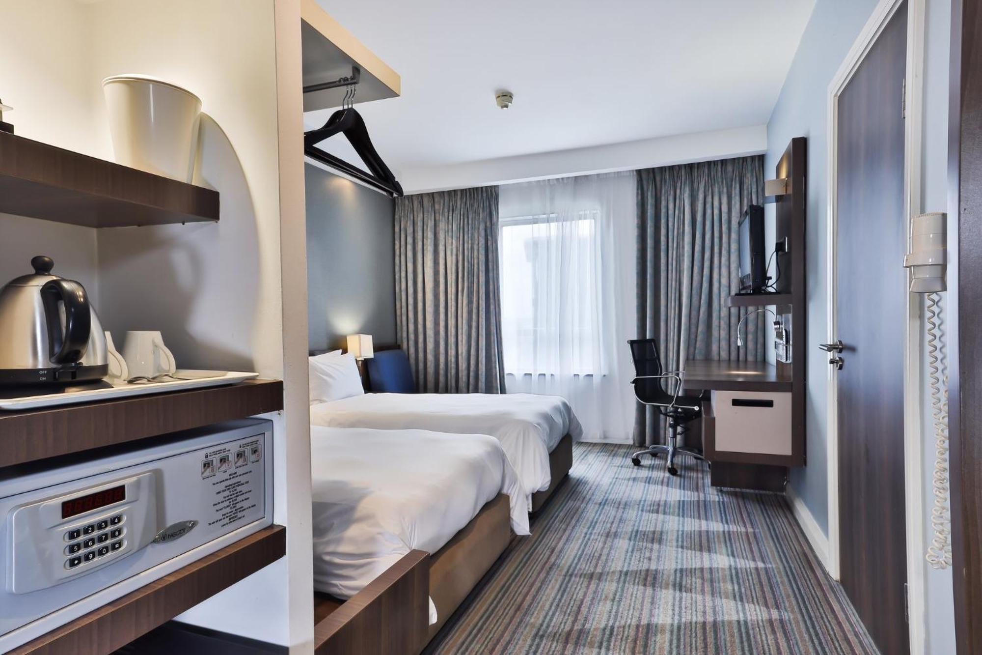 Holiday Inn Express Durban - Umhlanga By Ihg Exterior photo
