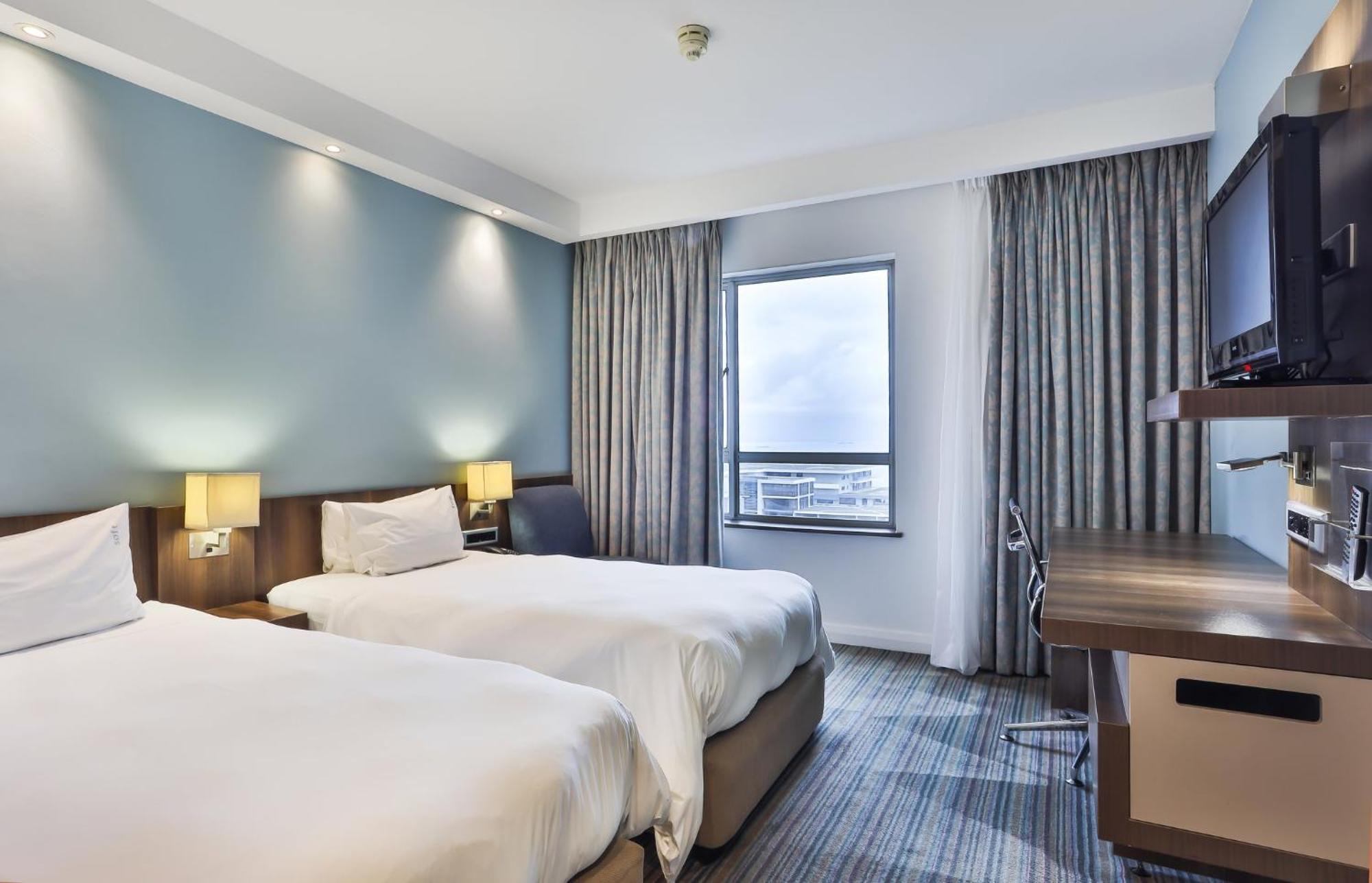 Holiday Inn Express Durban - Umhlanga By Ihg Exterior photo