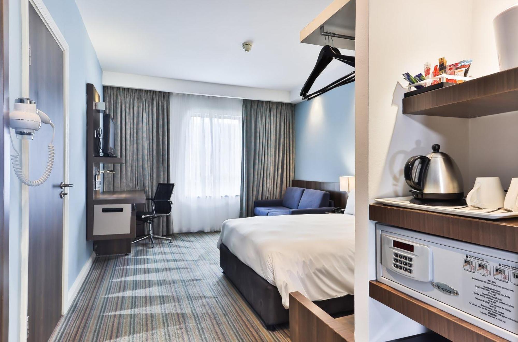 Holiday Inn Express Durban - Umhlanga By Ihg Exterior photo