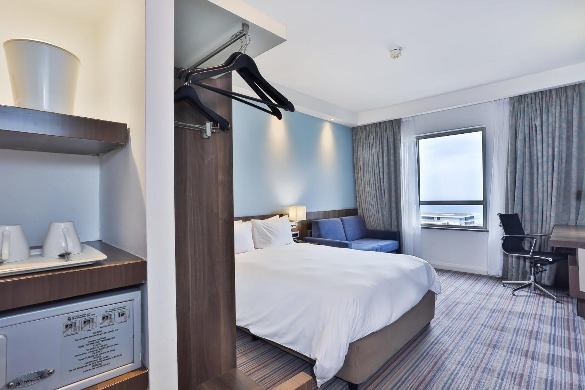 Holiday Inn Express Durban - Umhlanga By Ihg Exterior photo