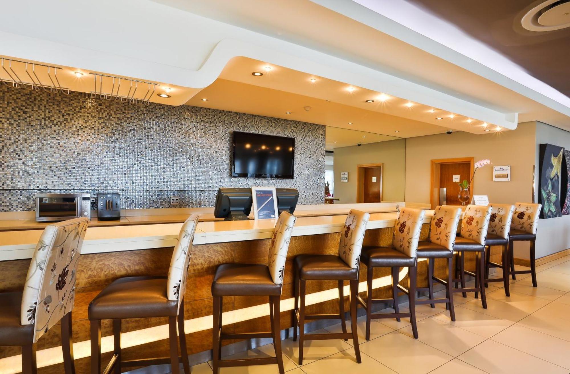 Holiday Inn Express Durban - Umhlanga By Ihg Exterior photo